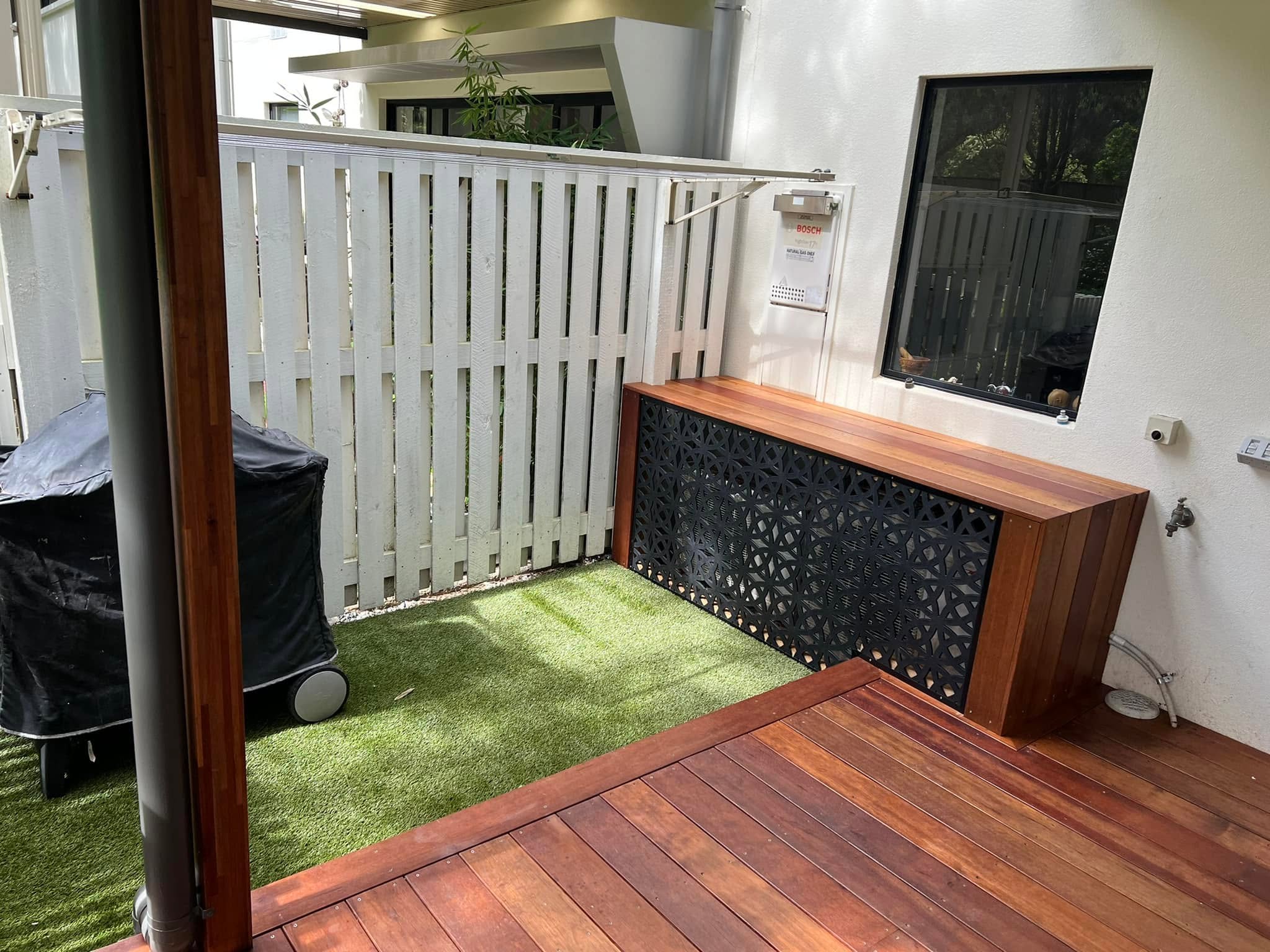 A storage bench that hides the mess